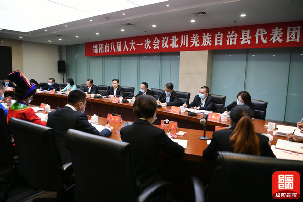 2021年10月27日，羅增斌參加北川代表團分團討論1  張莉  攝.jpg