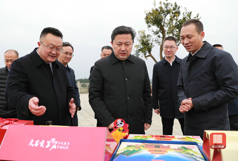2021年12月26日 羅增斌在許州蜜柚產業園調研（記者 賴杰 攝）.JPG