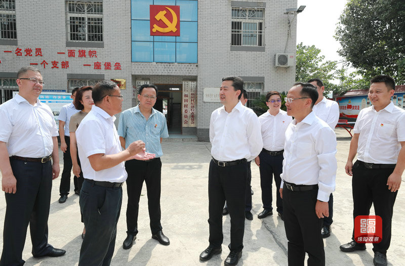 2021年7月8日 羅增斌在彰明鎮(zhèn)了解“我為群眾辦實(shí)事”實(shí)踐活動(dòng)（記者 賴(lài)杰 攝）.JPG