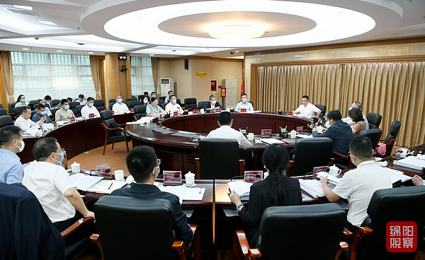 2022年9月22日，市政府第37次常務(wù)會  張莉 攝.jpg